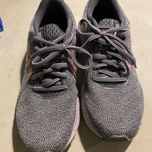 Brooks women shoes